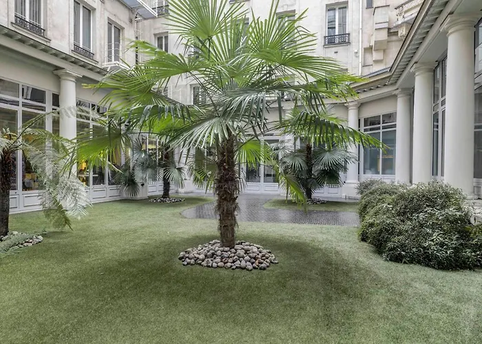 Bail Mobilite Appartement, Place Vendome, Opera